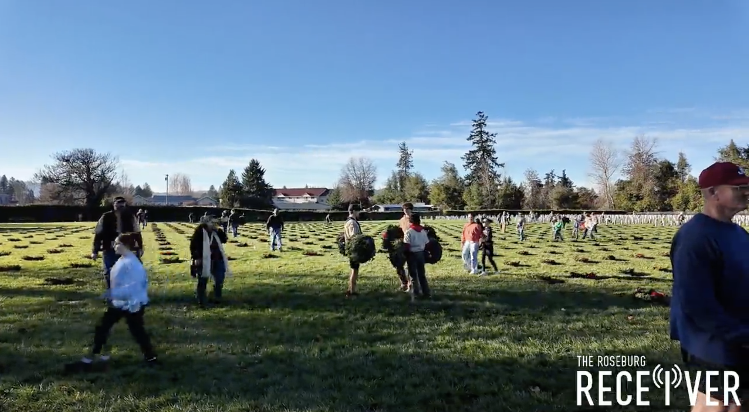 Volunteers Place 7,000 Wreaths at Roseburg National Cemetery to Honor Veterans