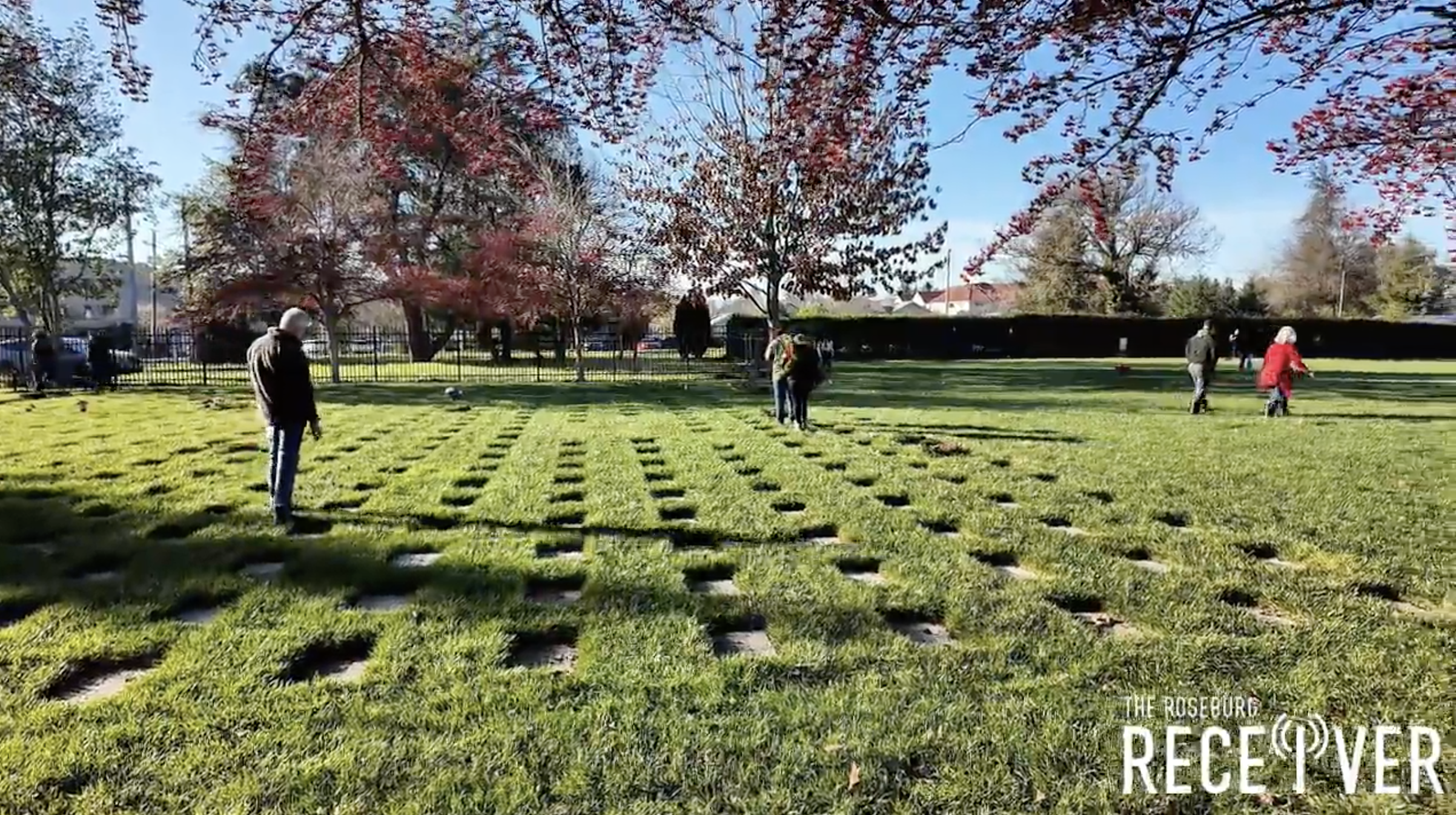 Volunteers Place 7,000 Wreaths at Roseburg National Cemetery to Honor Veterans