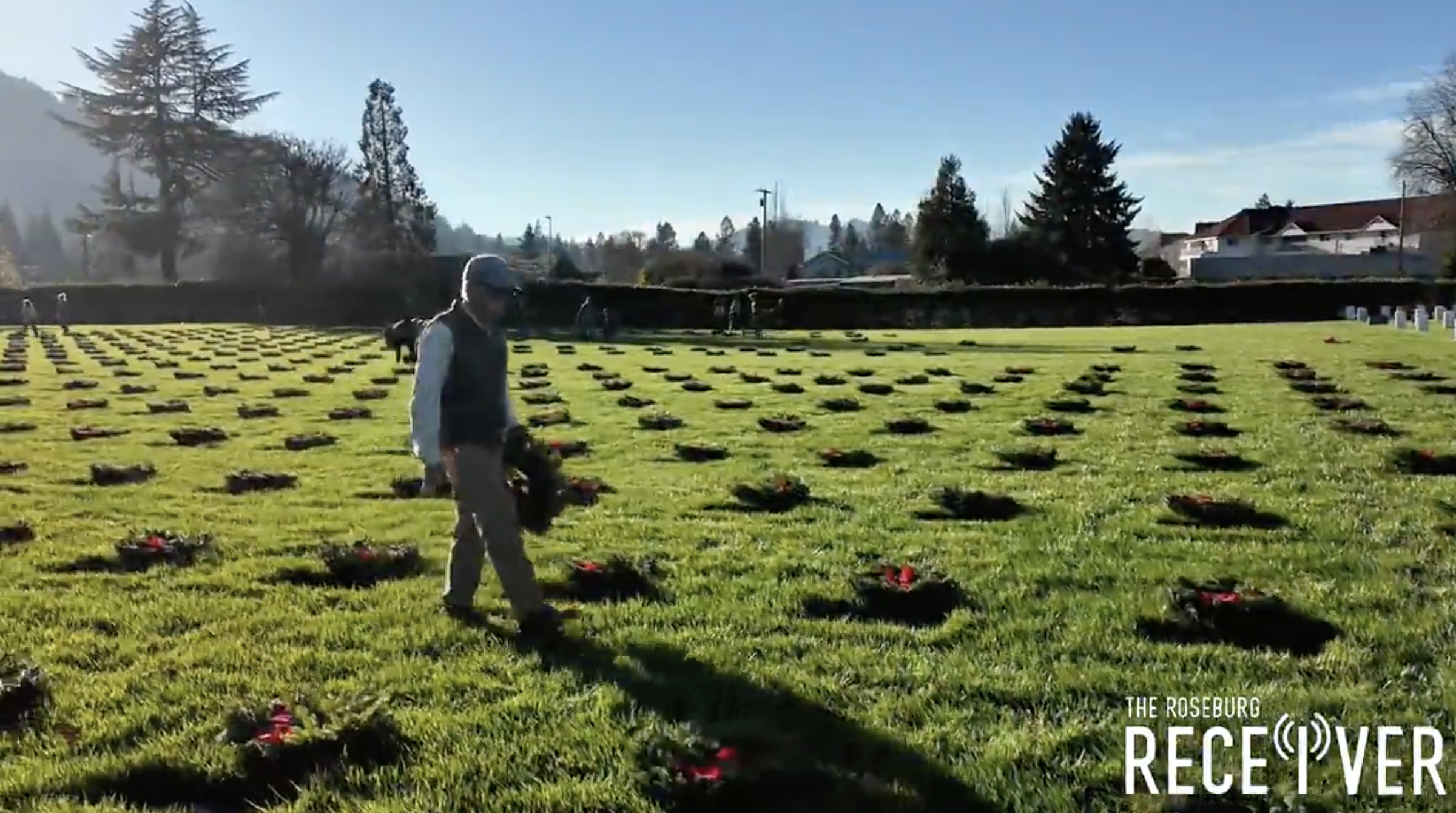 Volunteers Place 7,000 Wreaths at Roseburg National Cemetery to Honor Veterans